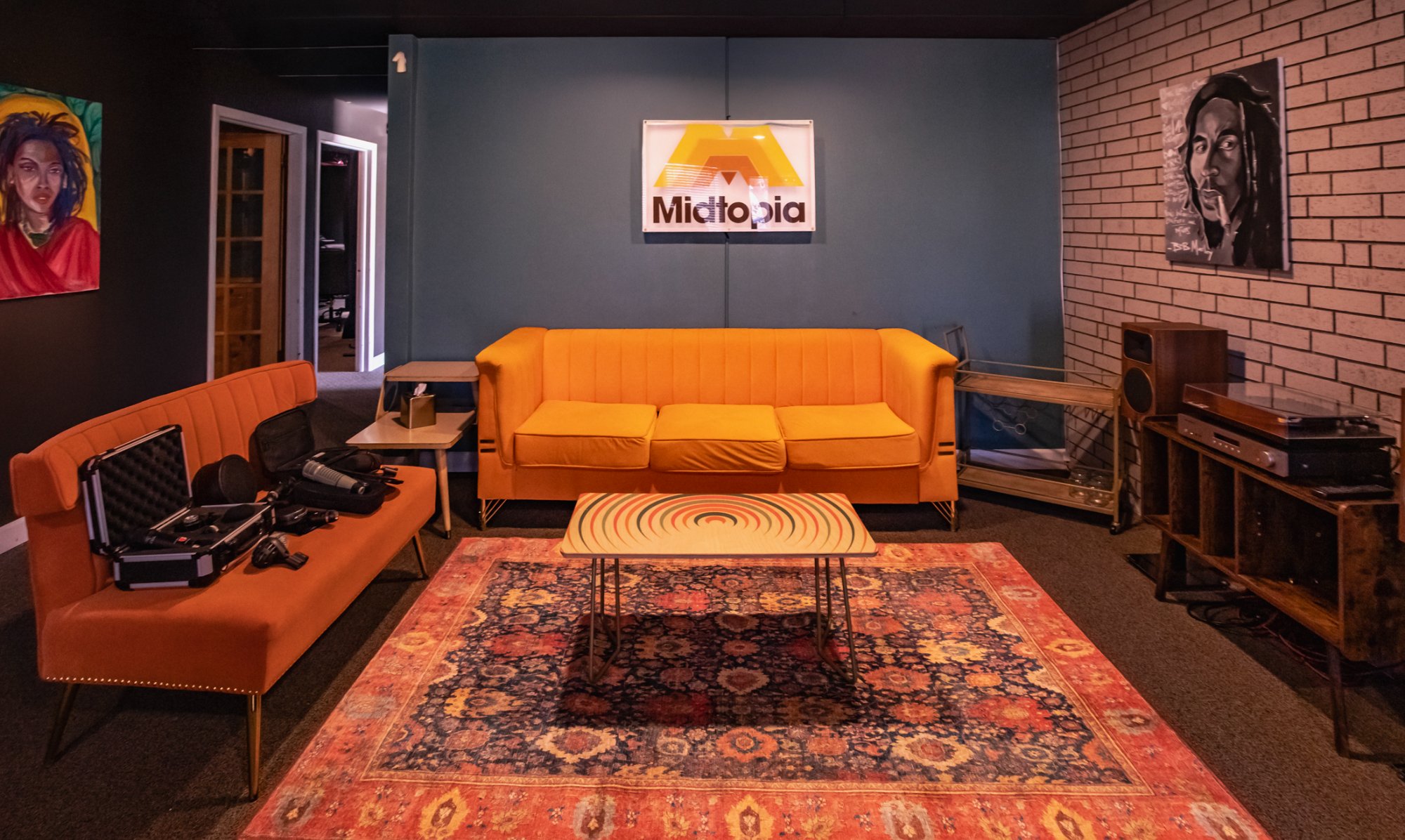 Midtopia Lounge Area